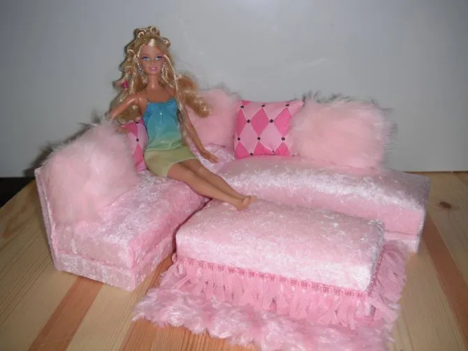 сделать диван для кукол своими руками