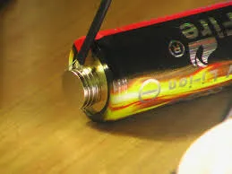 как подключить провода к батарейке без пайки с помощью магнитов