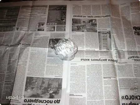 Скатала шар из газет такого размера который вам больше подходит. (фото 3)