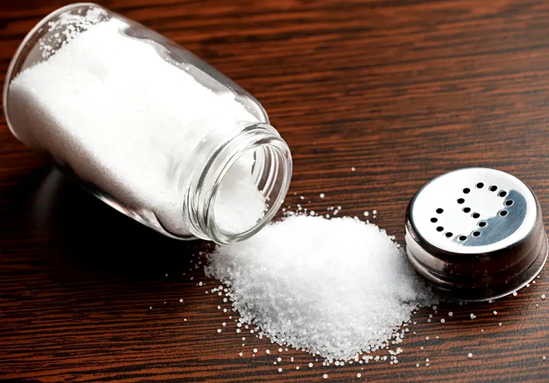 Соль помогает избавиться от загрязнений