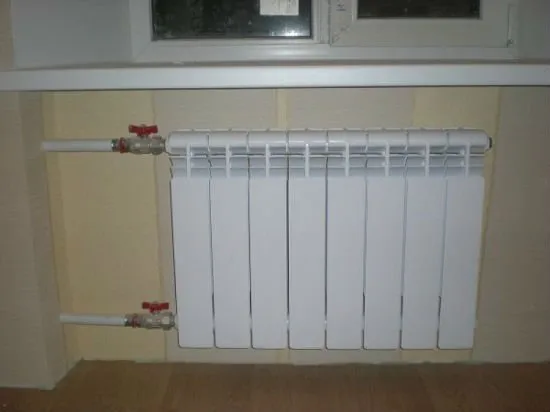 Функция радиатора - создать тепловую завесу перед окном.