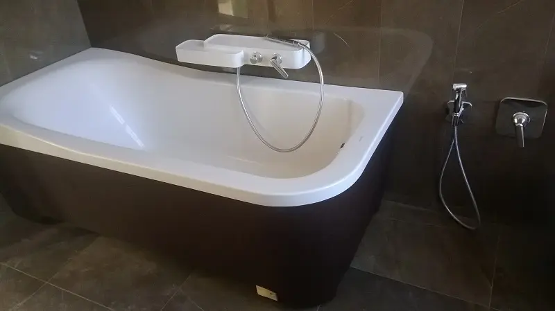 Как установить акриловую ванну своими
