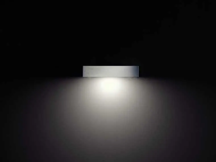 Настенный светильник прямого освещения