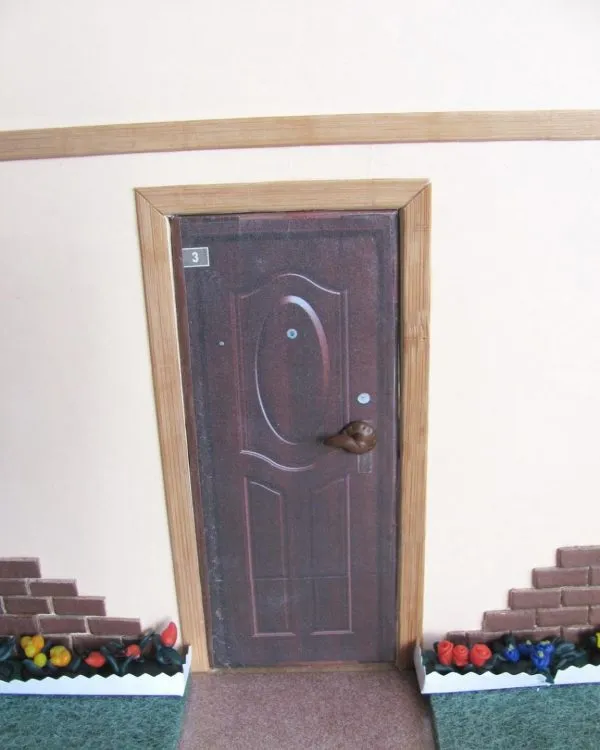 дверь домика