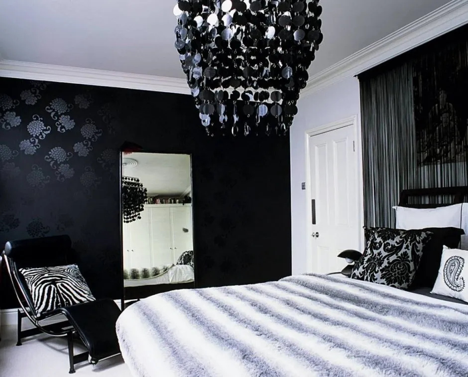 Черные шторы в интерьере спальни