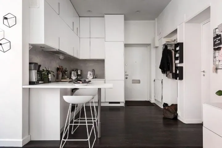 Белый интерьер маленькой квартиры