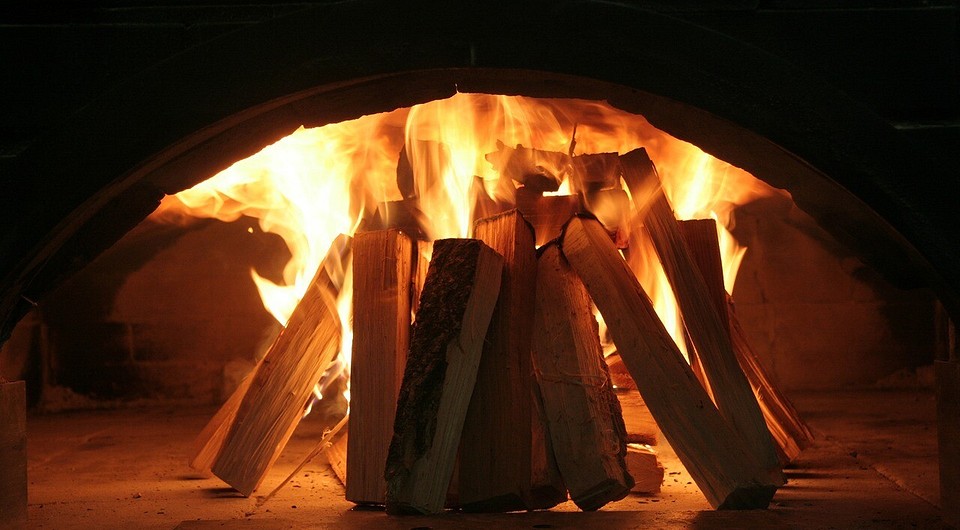 Как правильно топить печь дровами в