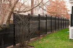 Черный классический пластиковый забор строгого характера Black Garden Fence, Green Fence, Black Fence, Garden Fencing, Privacy Fence Panels, Vinyl Fence Panels, Vermont, Backyard Pergola, Metal Pergola