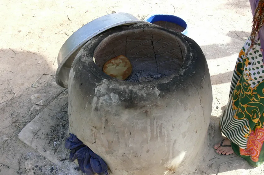 Тандыр является древней традиционной национальной узбекской печью-жаровней 