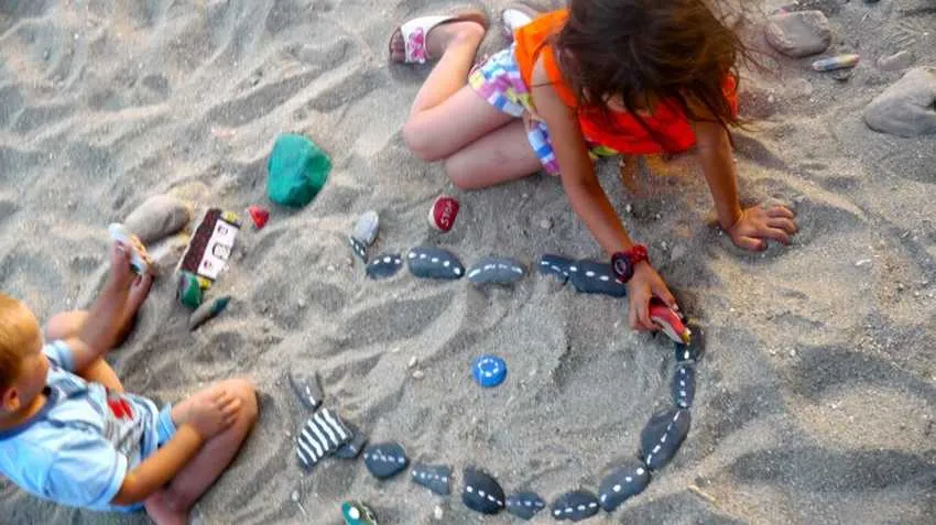 Песочница из камней своими руками