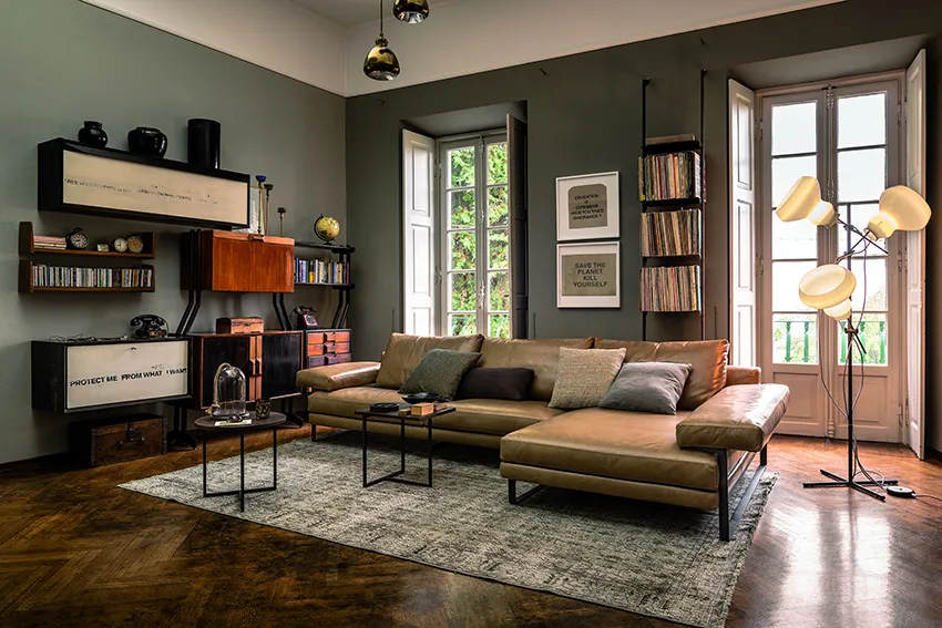 Для просторной гостиной можно купить большой элегантный угловой диван