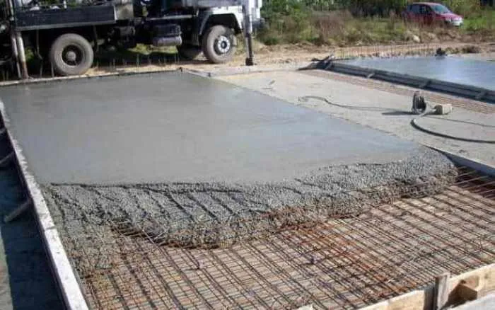 Заливка бетоном плитного фундамента