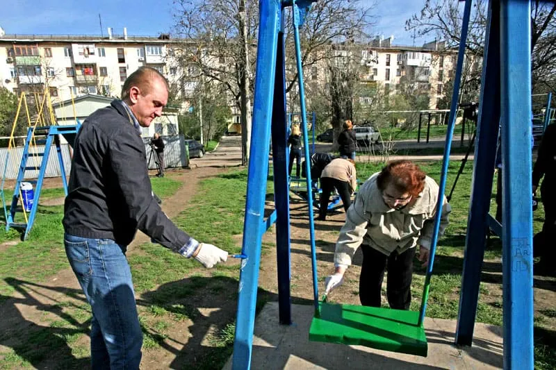 ФОТО: investigator.org.ua Периодически ваши качели нужно будет обновлять