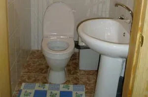 Туалет с раковиной в бане