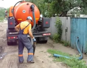 Как сделать самостоятельно на дачном участке туалет из поддонов 