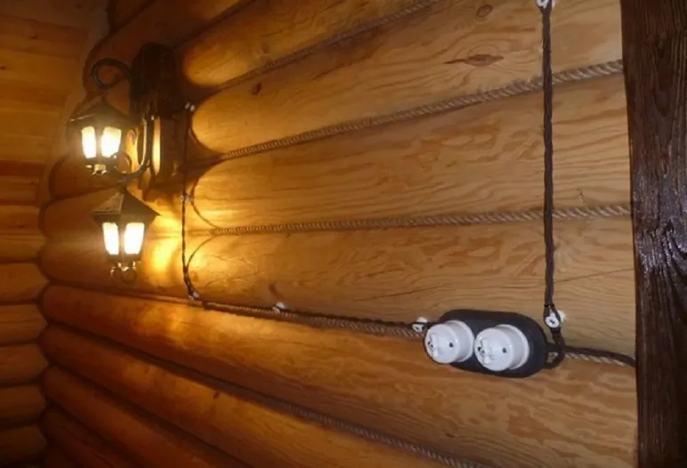 наружная разводка электрики в деревянном доме