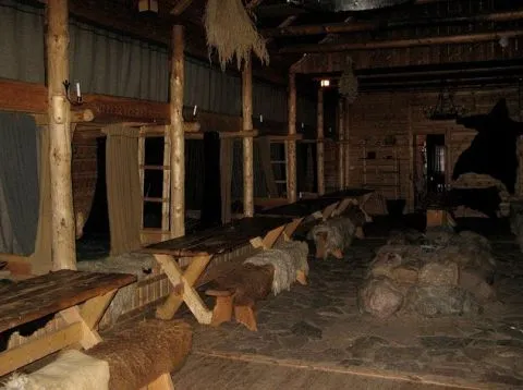 Столы на козлах в скандинавском музее на о. Лофотр - тоже можно отнести к транформерам
