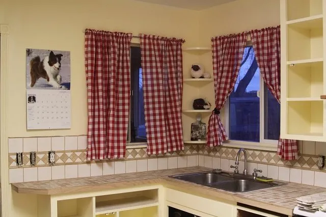 короткие кухонные шторы на кулисках