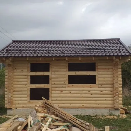 Баня из бревна камерной сушки с финским пазом