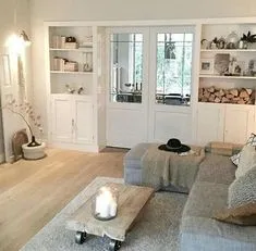 Lichte eiken houten vloer in de woonkamer - gecombineerd met wit en grijs! Dit maakt het interieur heel erg rustig!! Casa Top, White Doors, Home And Deco, Front Room