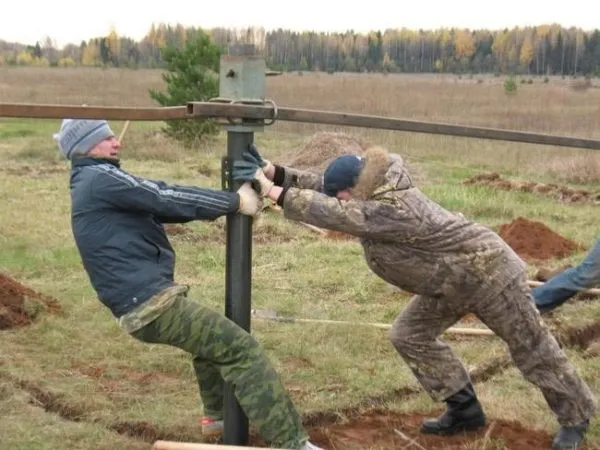 бурение грунта вручную